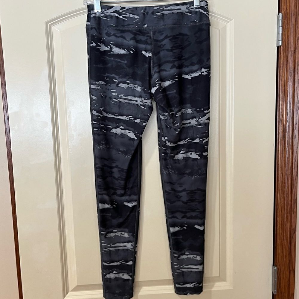 THE NORTH FACE Pulse Tight Performance Training Leggings Asphalt Gray Print S